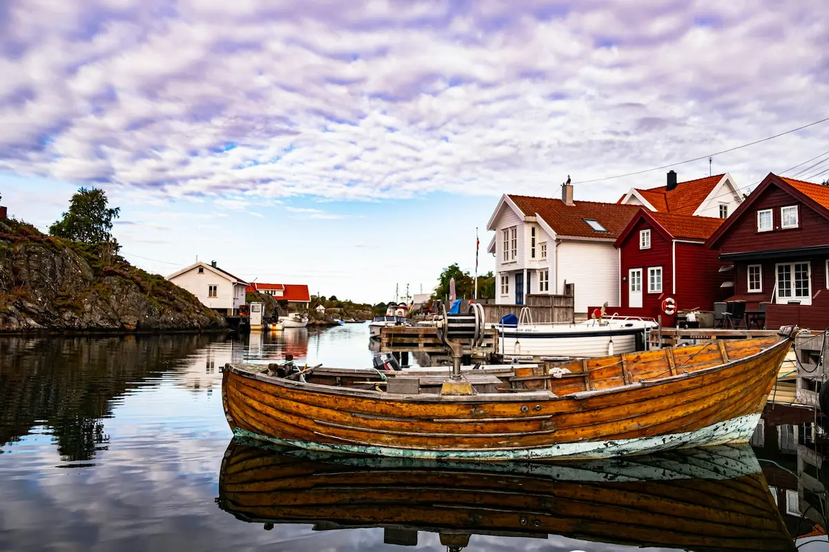 Barcos en la costa de Kristiansand