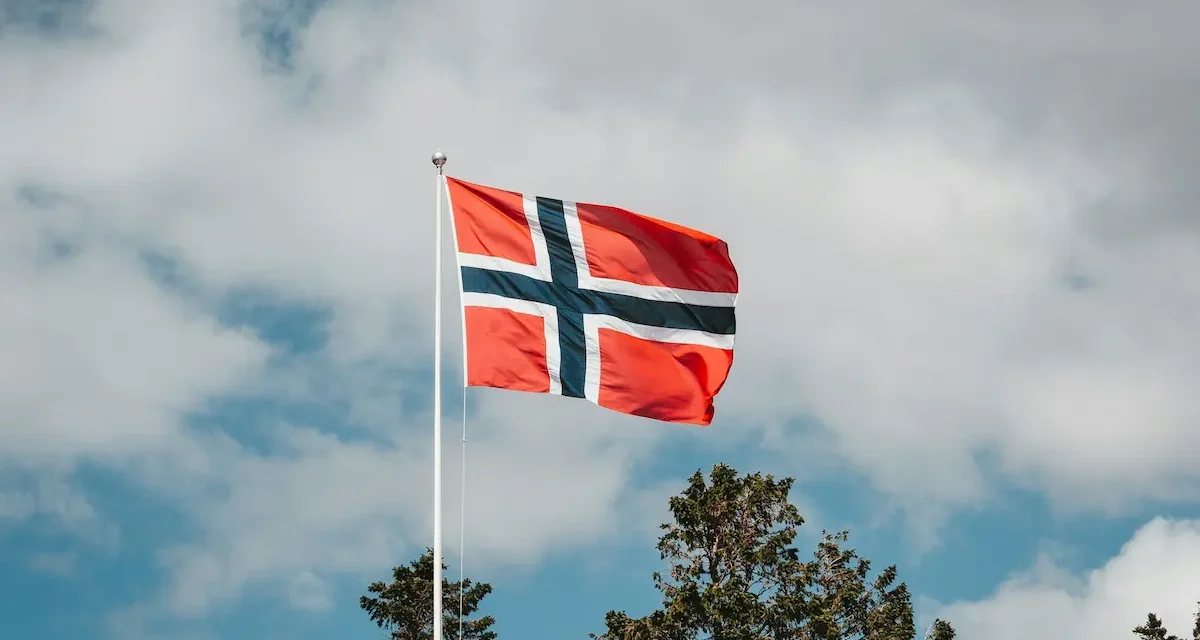 Bandera de Noruega: Historia, diseño y curiosidades que debes conocer