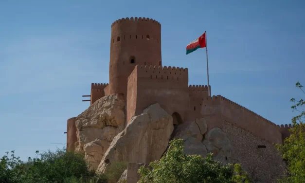 La bandera del Sultanato de Omán: Historia, significado y curiosidades